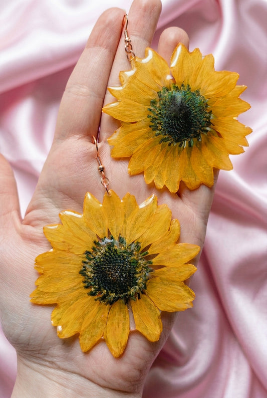 Orecchini Botanici con Mini Girasoli pressati - Fatti a mano
