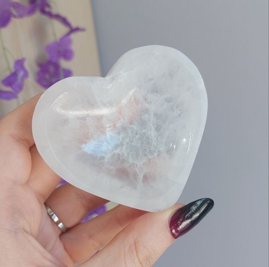 Ciotola in Selenite a forma di cuore (6cm)
