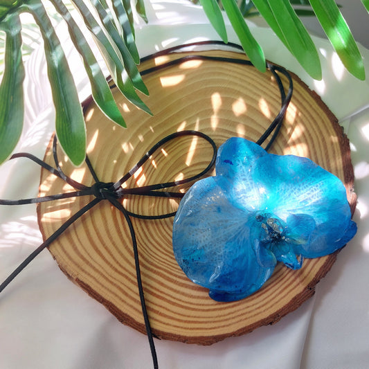 Choker Orchidea Blu - Gioiello Botanico Fatto a Mano