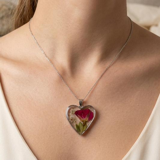 Collana Botanica "Cuore in Fiore" con Rosellina pressata - Fatta a mano
