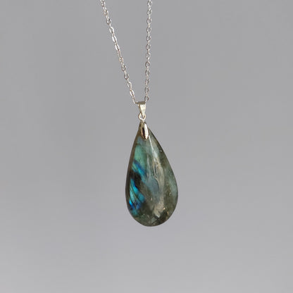Collana con ciondolo in Labradorite