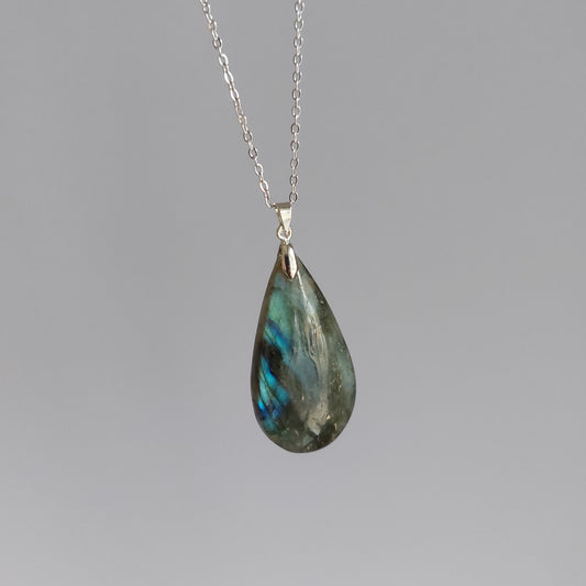 Collana con ciondolo in Labradorite