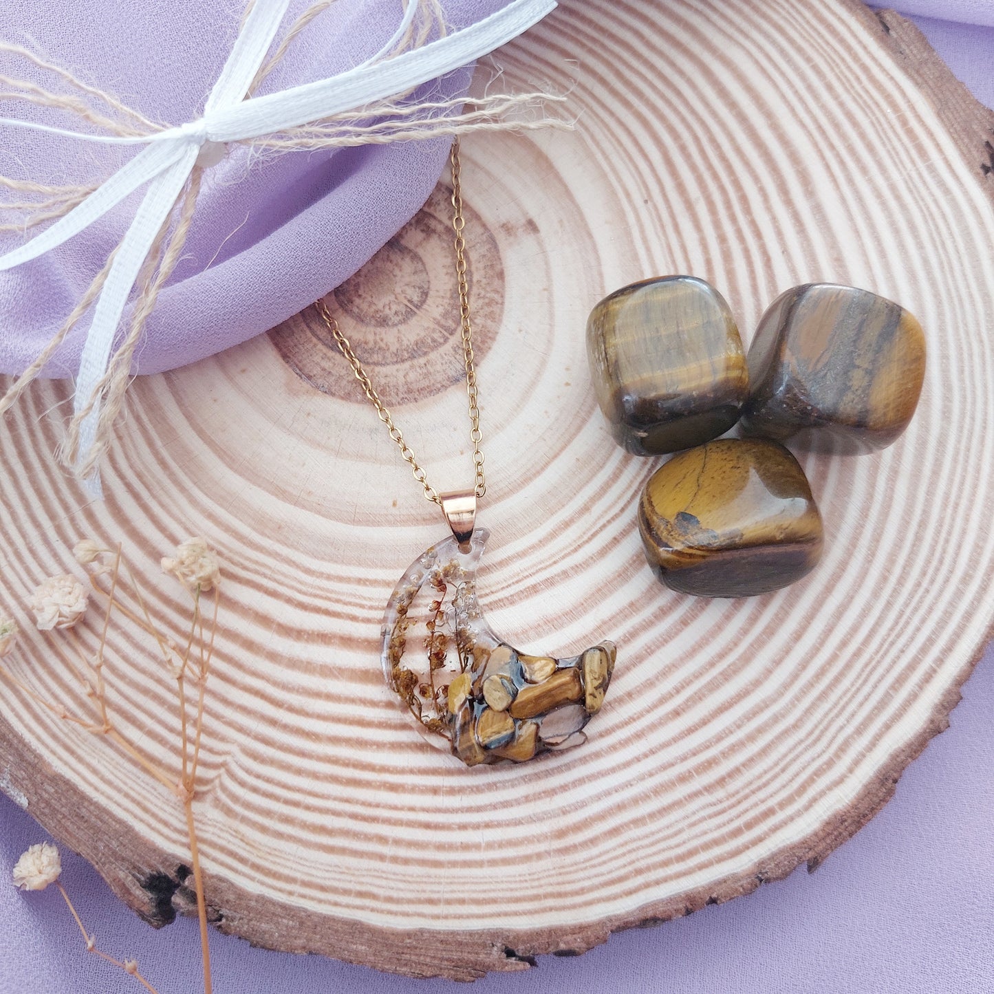 Collana Mezza Luna con fiori e chips di Occhio di Tigre