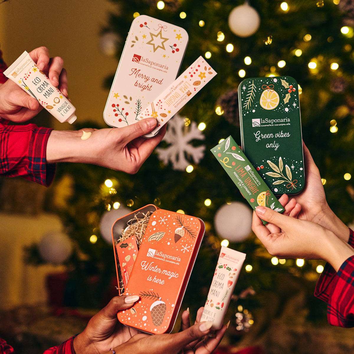 Scrigno "Festa" - Crema Mani Mandorle e Frutti Rossi + Limetta unghie - La Saponaria