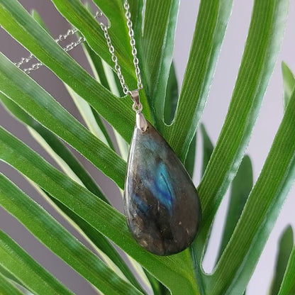 Collana con ciondolo in Labradorite