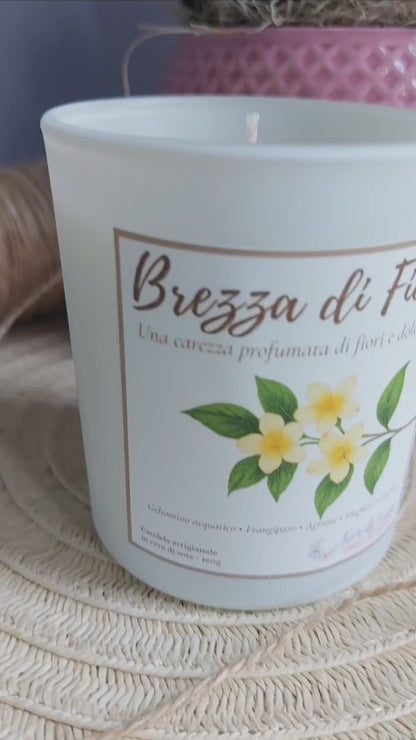 Candela Fatta a mano "Brezza di Fiori" - Una carezza profumata di fiori e dolcezza