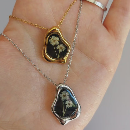 Collana con ciondolo con Fiori di Sambuco - "Rinascita"