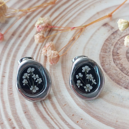 Orecchini Botanici "Sussurro" con Fiori di Carota Selvatica (variante silver con sfondo nero)