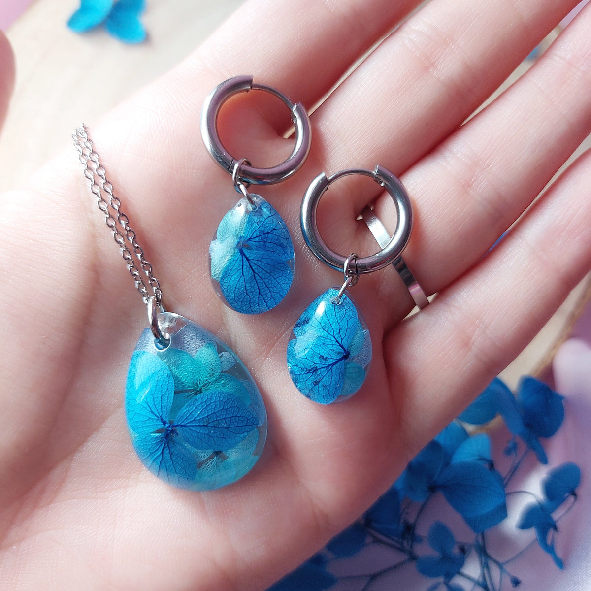Paure Botanica "Essenza d'Ortensia" - Collana e Orecchini con Ortensie blu - Fatti a mano