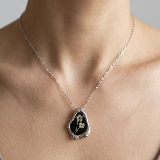 Collana Botanica "Nuovo Inizio" con Fiori di Sambuco - Fatta a mano