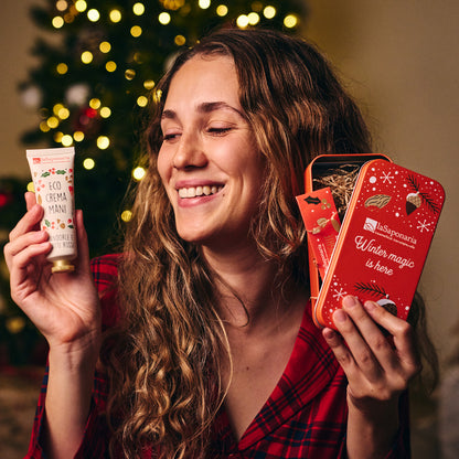 Scrigno "Festa" - Crema Mani Mandorle e Frutti Rossi + Limetta unghie - La Saponaria