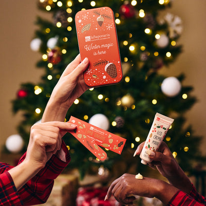 Scrigno "Festa" - Crema Mani Mandorle e Frutti Rossi + Limetta unghie - La Saponaria